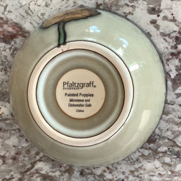 2 Pfaltzgraff Painted Poppies 24 oz soup bowls. - Picture 4 of 4
